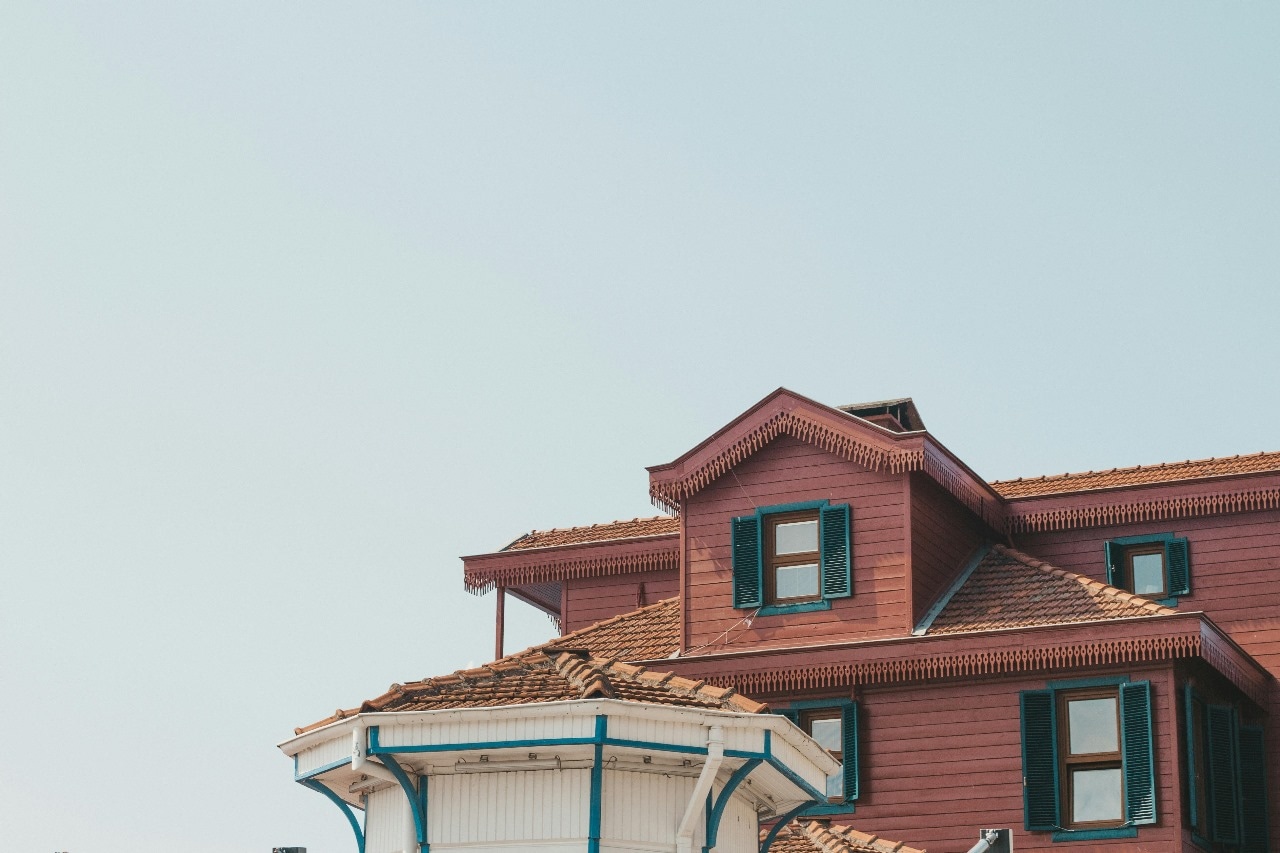 Explore unique coastal listings featuring Bay front homes Pensacola with waterfront charm.